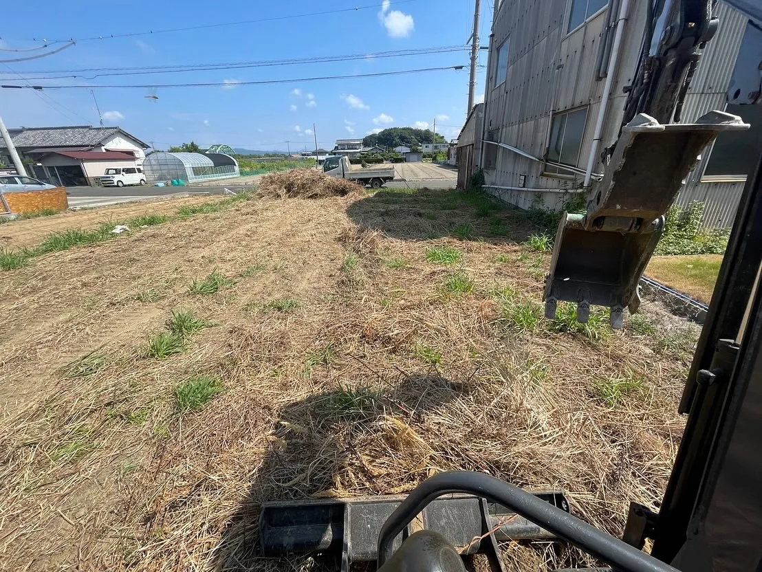 草刈り後の草を集めてからの運び出し作業をさせて頂きました